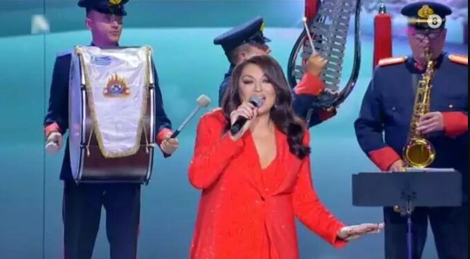 J2US: Η Καίτη Γαρμπή τραγουδά το «Τούλι για τον Χριστούλη» 24 χρόνια μετά[video]