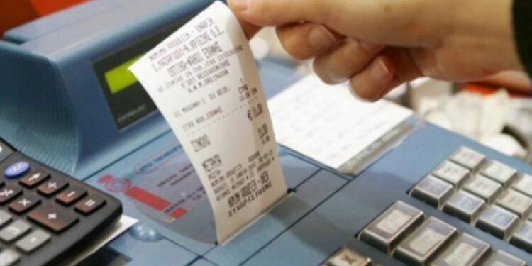 Πόσα θα πάρουν τελικά όσοι «καρφώνουν» πλαστές αποδείξεις