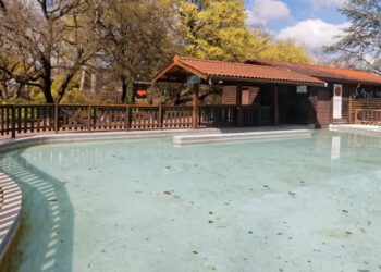 Απίστευτη τραγωδία: 4χρονο αγοράκι πνίγηκε σε πισίνα πάρκου