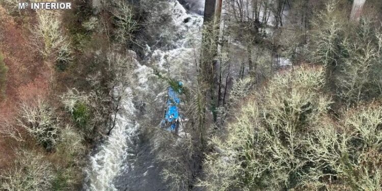 Τραγωδία: Έξι οι νεκροί από την πτώση λεωφορείου στη Γαλικιά – Σώθηκαν μόνο ο οδηγός και μια επιβάτιδα[Σοκαριστικές Εικόνες]