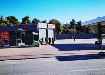 Γλυκά Νερά: Εκφοβισμό πίσω από τους πυροβολισμούς στο βενζινάδικο «βλέπει» η αστυνομία