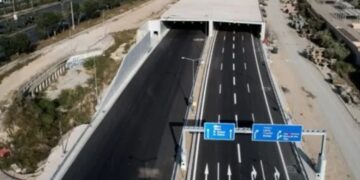 Alldaynews.gr Πειραιάς: Διακοπή κυκλοφορίας στη λεωφόρο Ποσειδώνος, λόγω καθίζησης του οδοστρώματος