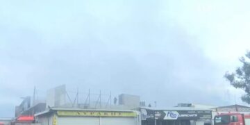 Alldaynews.gr Μεγάλη φωτιά στον Ασπρόπυργο: Αποπνικτικοί καπνοί, μήνυμα από το 112, «κλείστε πόρτες και παράθυρα!» (φωτο, video)