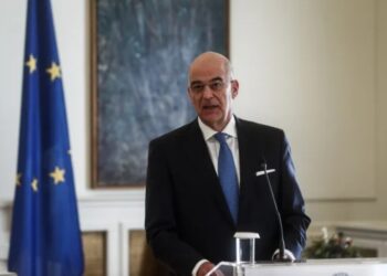 Σοκ με τον Νίκο Δένδια: Λιποθύμησε κατά τη διάρκεια της Θείας Λειτουργίας στο Άγιο Όρος[video]