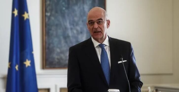 Σοκ με τον Νίκο Δένδια: Λιποθύμησε κατά τη διάρκεια της Θείας Λειτουργίας στο Άγιο Όρος[video]