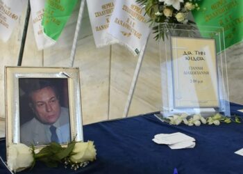 Θρήνος στην κηδεία του Γιάννη Διακογιάννη- «Η φωνή σου θα μείνει ζωντανή»[photos]