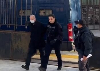 «Δολοφόνε, αυτοκτόνα» – Το ξέσπασμα της μητέρας όταν αντίκρυσε τον δολοφόνο της (video)