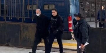 Alldaynews.gr «Δολοφόνε, αυτοκτόνα» – Το ξέσπασμα της μητέρας όταν αντίκρυσε τον δολοφόνο της (video)