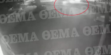 Alldaynews.gr Τροχαίο στη λεωφόρο Σουνίου: Σοκαριστικό βίντεο από την στιγμή που το αυτοκίνητο παρασύρει δημοτικό υπάλληλο – Δίνει μάχη για τη ζωή του