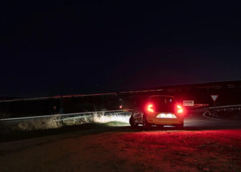 Σταμάτησε για να κάνει την… ανάγκη του και ξέχασε τη σύζυγό του στο δρόμο, όταν δεν κατάλαβε ότι είχε βγει – Περπάτησε 20 χιλιόμετρα για να βρει βοήθεια