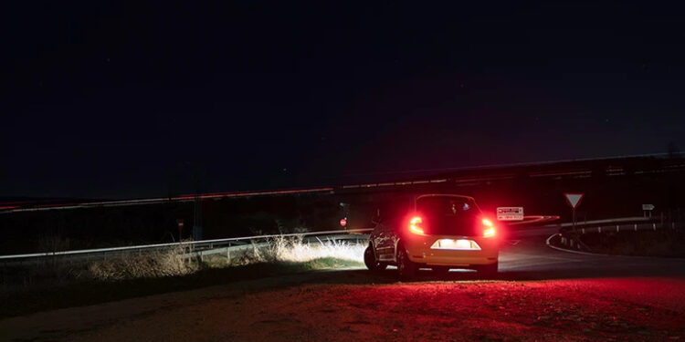 Alldaynews.gr Σταμάτησε για να κάνει την… ανάγκη του και ξέχασε τη σύζυγό του στο δρόμο, όταν δεν κατάλαβε ότι είχε βγει – Περπάτησε 20 χιλιόμετρα για να βρει βοήθεια