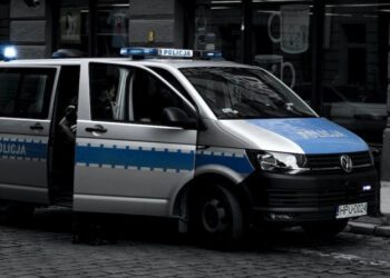 Άνδρας πήγε στο σπίτι παιδoβiαστή, τον σκότωσε και φεύγοντας τον πάτησε αυτοκίνητο