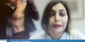 Alldaynews.gr Απρόοπτο σε επιτροπή της Βουλής: Ο Κλέων Γρηγοριάδης «έβγαζε» τα ρούχα του σε ζωντανή σύνδεση