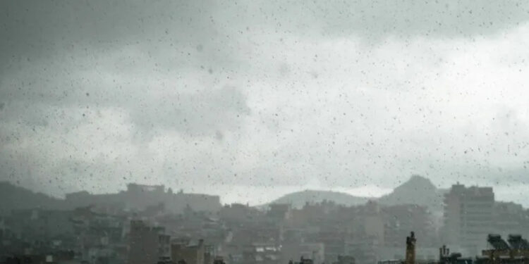 Κακοκαιρία «Gaia»: Βροχές και καταιγίδες σε όλη τη χώρα – Πέφτει η θερμοκρασία (Video)