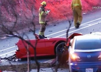 Πλάνα που κόβουν την ανάσα: Ferrari κόπηκε στην μέση, νεκρός ο οδηγός (φωτο, video)
