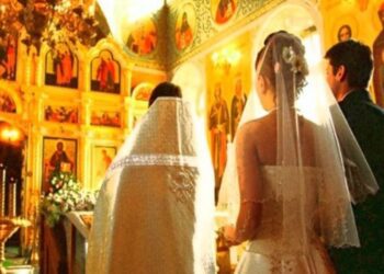 Έμειναν…αγάλματα η νύφη και ο γαμπρός: Ο κουμπάρος σηκώθηκε να μιλήσει στο γάμο και κανείς δεν περίμενε αυτό που ακολούθησε