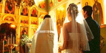 Alldaynews.gr Έμειναν…αγάλματα η νύφη και ο γαμπρός: Ο κουμπάρος σηκώθηκε να μιλήσει στο γάμο και κανείς δεν περίμενε αυτό που ακολούθησε