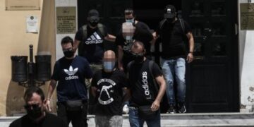 Ηλιούπολη: “Μαμά, μην κάνεις τίποτα, θα μας σκοτώσουν όλους” – Η κατάθεση της μητέρας του θύματος