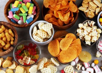 Συνθετική ουσία που υπάρχει σε πολλά τρόφιμα μπορεί να προκαλεί φλεγμονώδη νόσο του εντέρου