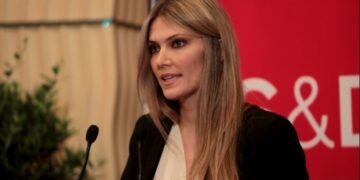 Alldaynews.gr Εύα Καϊλή: Με τσάντα γεμάτη χρήματα βρέθηκε και ο πατέρας της