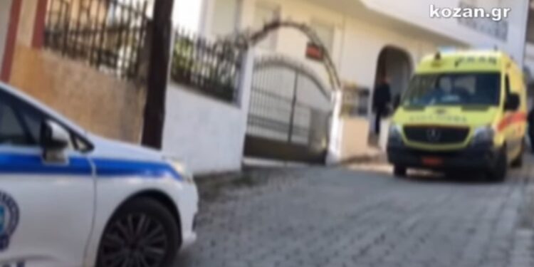 Απίστευτη τραγωδία στην Κοζάνη: Γυναίκα κλείστηκε στο ασανσέρ για 17 ώρες – Ο σύζυγος ήταν νεκρός στο διαμέρισμα (video)