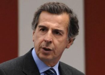 Ο πρώην Υπουργός, Μιχάλης Λιάπης άνοιξε μαγαζί με γλυκά του κουταλιού στο Καρπενήσι