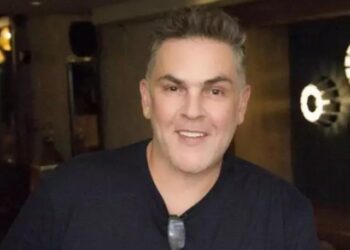 Αντώνης Λουδάρος: «Ανέβηκε στη σκηνή για να μας βάλει χρήματα μέσα από τα εσώρουχα»