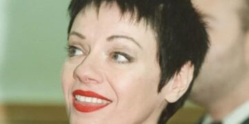 Alldaynews.gr Σοκαριστική αποκάλυψη για την Μαλβίνα Κάραλη: 8 χρόνια απλήρωτο το οστεοφυλάκιο της-Θρίλερ με τα Οστά της