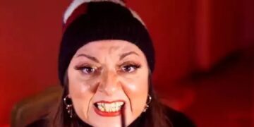 Έξαλλη η Σοφία Μουτίδου: Τι κάνεις ρε κερατά; Πώς τολμάς και ….