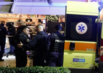 Νέα Σμύρνη: Στον «Ερυθρό Σταυρό» νοσηλεύεται η 31χρονη που τραυματίστηκε από «αδέσποτη» σφαίρα σε μπαρ