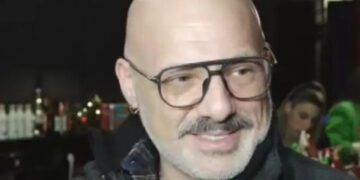 Alldaynews.gr Νίκος Μουτσινάς: «Μην το συνεχίζετε, δεν σέβεστε…» – Έξαλλος με τους δημοσιογράφους ο παρουσιαστής (video)