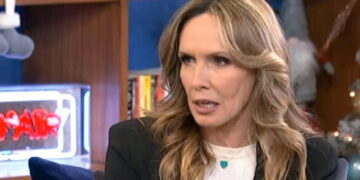 Alldaynews.gr Εβελίνα Παπούλια: «Χωρίσαμε με τον Λιάντο και στο μήνα επάνω τα είχε φτιάξει με μία κοπέλα»