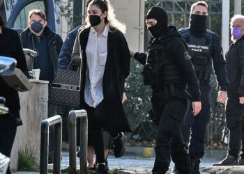 Στην Ευελπίδων η Πισπιρίγκου – Απολογείται για τους θανάτους της Μαλένας και της Ίριδας