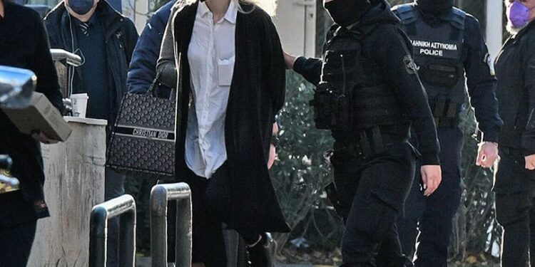 Alldaynews.gr Στην Ευελπίδων η Πισπιρίγκου – Απολογείται για τους θανάτους της Μαλένας και της Ίριδας