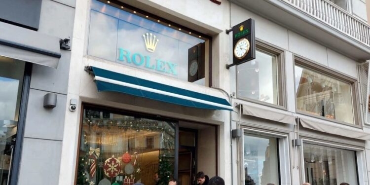 Alldaynews.gr Αθήνα: Ένοπλη ληστεία στη Rolex στο κέντρο – Άρπαξαν 18 ρολόγια