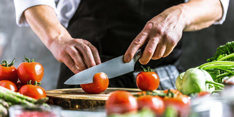 Πασίγνωστος Σεφ, έπαιξε Ξύλο μέσα σε μπαρ[video]