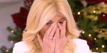 Έπαθε ΣΟΚ: Λύγισε η Φαίη Σκορδά στον αέρα του ΣΚΑΙ[video]