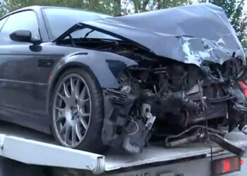 Θεσσαλονίκη: Αυτοκίνητο έπεσε πάνω σε 6 οχήματα – Ο οδηγός… κλείδωσε κι έφυγε (video)