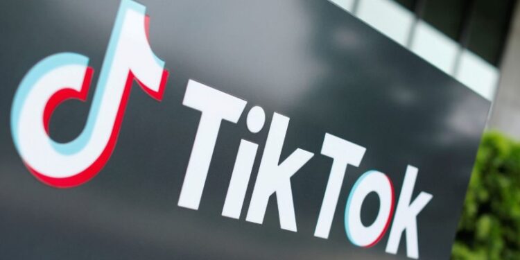 Alldaynews.gr Λαρισαίος καλούσε στο «Tik-Tok» να σκοτώσουν αστυνομικούς, με καραμπίνες και καλάσνικοφ – Οδηγήθηκε στον εισαγγελέα