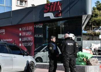 Γλυκά Νερά: Παραδόθηκαν δύο άτομα για τους πυροβολισμούς σε βενζινάδικο
