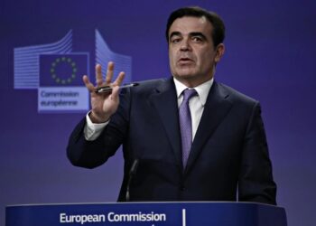 Μαργαρίτης Σχοινάς: Και ο επίτροπος μιλούσε στην ΕΡΤ για τα «εργασιακά δικαιώματα» του Κατάρ