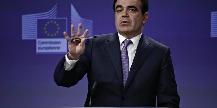 Alldaynews.gr Μαργαρίτης Σχοινάς: Και ο επίτροπος μιλούσε στην ΕΡΤ για τα «εργασιακά δικαιώματα» του Κατάρ