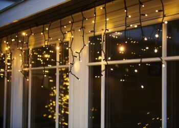 Απίστευτη τραγωδία στην Εύβοια: Έπεσε από την ταράτσα και έχασε τη ζωή του ενώ έβαζε τα χριστουγεννιάτικα φωτάκια