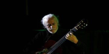 Alldaynews.gr Σκοτώθηκε ο συνθέτης Νότης Μαυρουδής στην αυλή του σπιτιού του (φωτο, video)