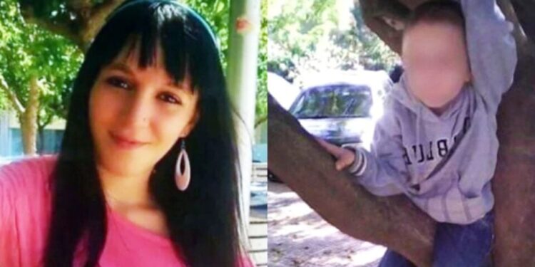 Alldaynews.gr «Άκουγε μουσική ενώ ξυλοκόπησαν μέχρι θανάτου τον γιο της»: Η στάση της μητέρας του 7χρονου