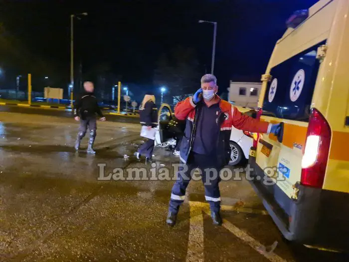 Νέο σοβαρό τροχαίο ΠΡΙΝ ΑΠΟ ΛΙΓΟ: Τραυματίες και εγκλωβισμένα άτομα έξω από τη Λαμία (φωτο, video)