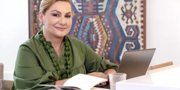 Συγκλονίζει η Ρέα Βιτάλη για τον καρκίνο: «Είναι μια τραγωδία εκείνη την ώρα, μόλις είχαν βγει τα μαλλάκια μου»