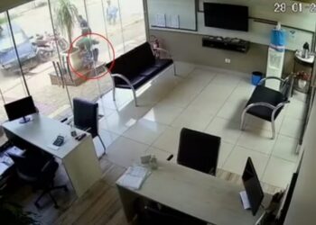 Σώθηκε από θαύμα 5χρονο κοριτσάκι – Σοκαριστικά πλάνα από το φρικτό τροχαίο (φωτο, video)