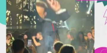 Alldaynews.gr Ο Βέρτης τρολάρει άσχημα τον Μπο για την Καρολίνα και του κάνει «κερατάκια» από την πίστα (vid)