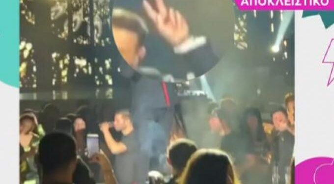 Alldaynews.gr Ο Βέρτης τρολάρει άσχημα τον Μπο για την Καρολίνα και του κάνει «κερατάκια» από την πίστα (vid)